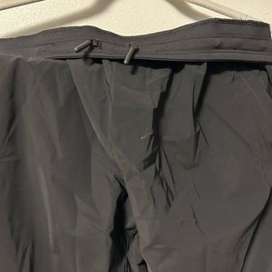 Mens LuluLemon Surge Hybrid Pant, size Medium, color Black